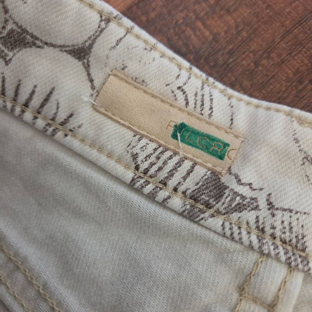 Pilcro High Rise Dolphin Cut Shorts - Picture 5 of 9